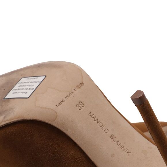 Manolo Blahnik Pointed-Toe Pumps in Brown Suede - Picture 7 of 9